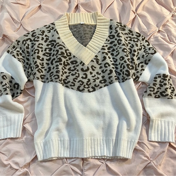 Leopard colour block V neck pullover sweater - Picture 7 of 10